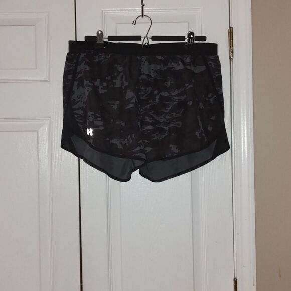 Under Armour black  gray camo  loose running shorts  Sz XL - Picture 1 of 9